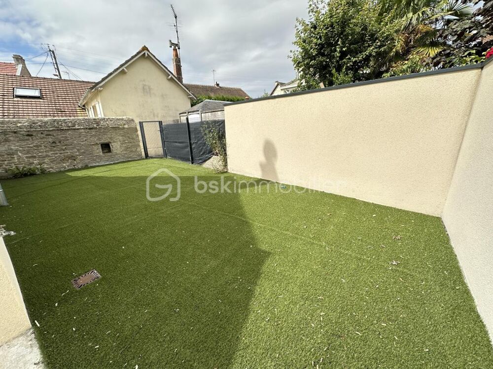 OUISTREHAM  Proche Bourg et Plage  Maison en pierre avec terrasse et grand garage