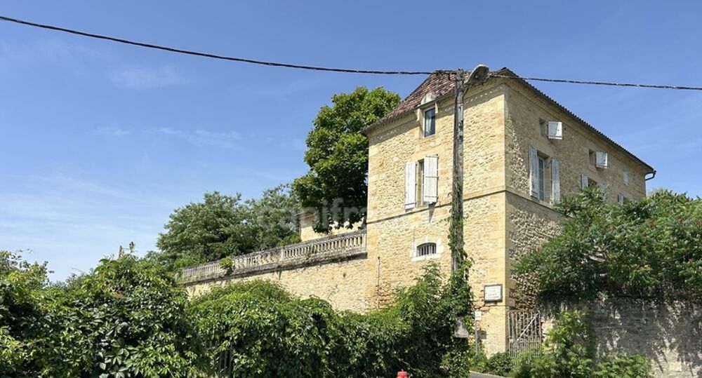 Vente Maison Maison à vendre 17 pièces SAINT CYPRIEN (24) environ 7446m² de terrain Saint cyprien