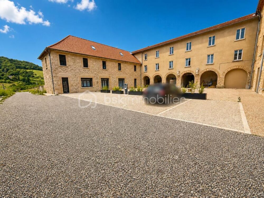 « Ancien Couvent du XIX? siècle  250 m² habitables  17 870 m² de terrain  Chapelle et 2 000 m² de bâtis  Murinais »