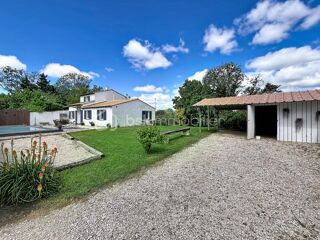 Vente Maison MAISON 3 CHAMBRES AVEC PISCINE, ENTIÈREMENT RÉNOVÉE, AU CALME EN CAMARGUE Arles