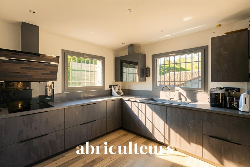 Vente Maison Demeure de caractère rénovée à Fuveau : 245 m² habitables, studio et piscine sur 3 800 m² Fuveau