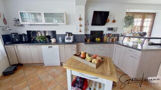  Maison  vendre 8 pices 230 m