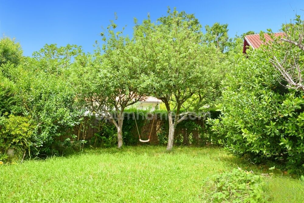 HENDAYE  Maison familiale avec 2 appartements indépendants  224 m²  Garage 40 m²