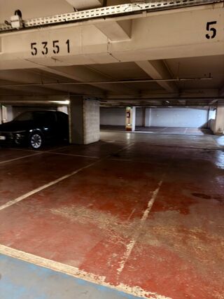  Parking / Garage � vendre 11 m� Paris 15eme arrondissement