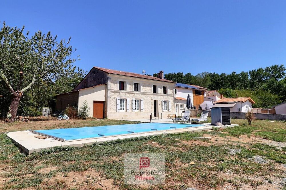 Vente Maison Longère charentaise de 188 m2, une grange intermédiaire pouvant servir d'agrandissement, un gite, un garage à l'est de 36 m2, de Bords