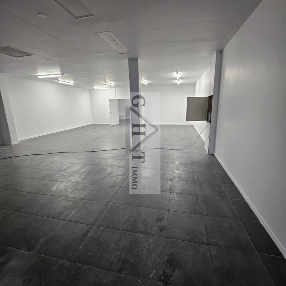  Local d'activite 215 M² 