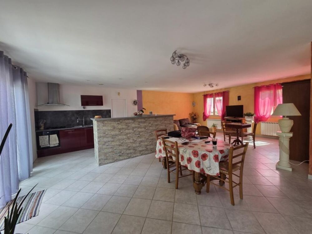 Maison 8 pièces, 179 m², avec terrain de 4125 m²