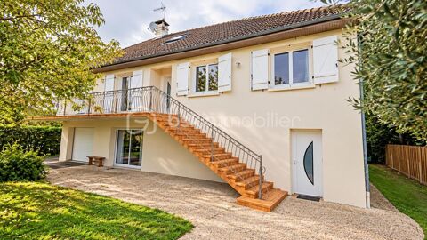   AU CALME, MAISON FAMILIALE DE 243 M² AVEC DEUX ESPACES D'HABITATION, VÉRANDA DE 42 M² ET GARAGES ! Maison - 7 pièce(s) - 243 m²