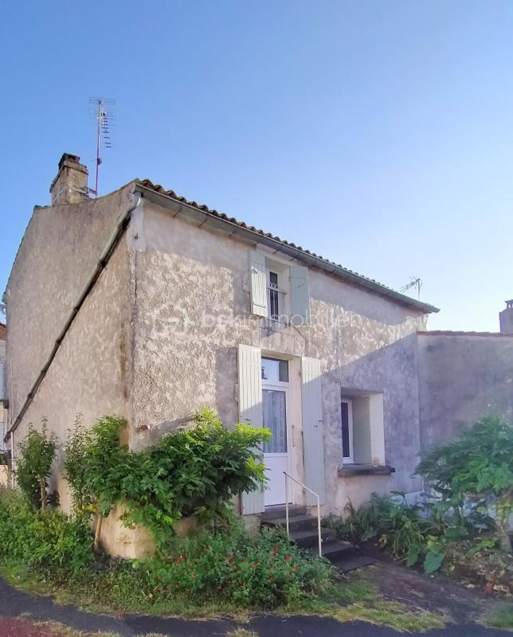Maison de village à rénover  83 m²  proximité immédiate des commerces et services