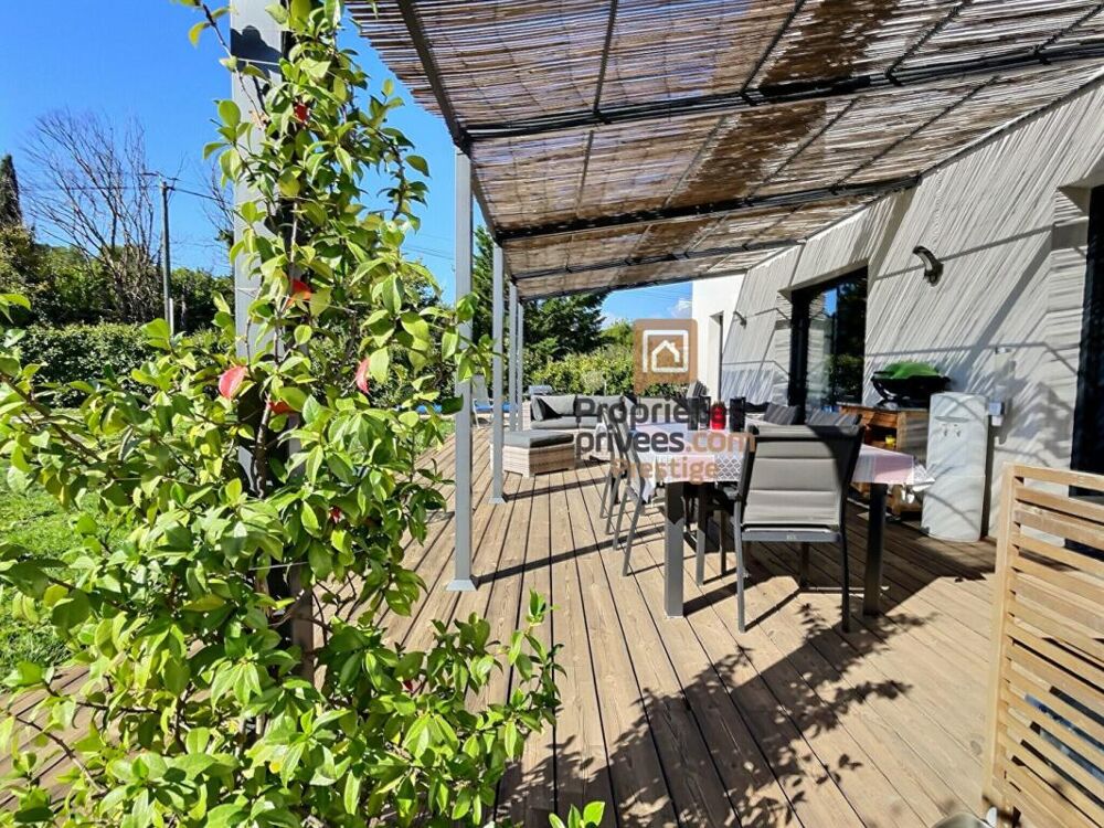 villa récente 6 p avec piscine proche A8 5 pièce(s) 140 m2