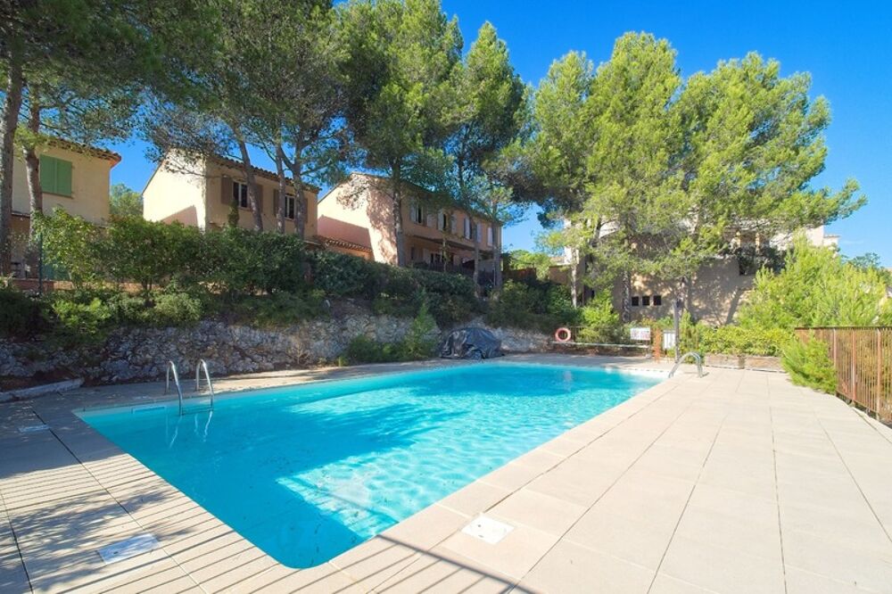 MAISON FAMILIALE de 80 m2 de surface au sol,terrain 180 m2, 3 chambres, salle de bain, salle d'eau, jardin, terrasse abritée, pi