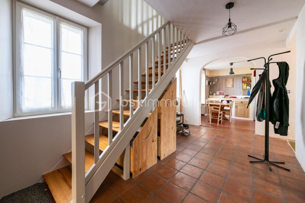 Vente Maison Très belle bâtisse du 19ème siècle avec son séjour toit cathédrale et ses dépendances ! Villeneuve sur yonne