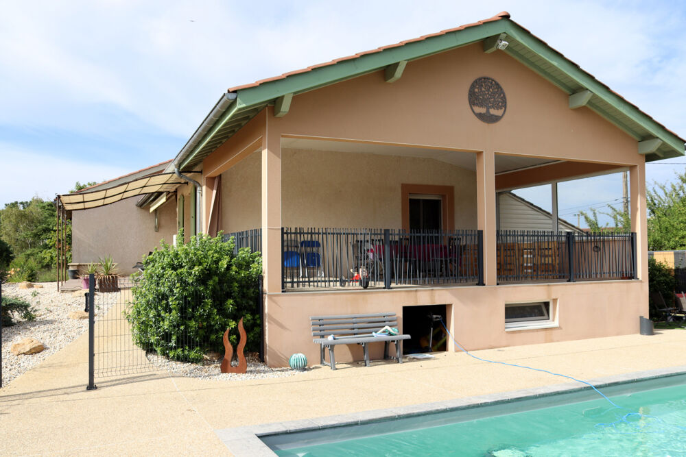 SAINT-BÉNIGNE  Villa d'exception avec piscine, vue sur les Monts du Mâconnais et terrain de 4 608 m²