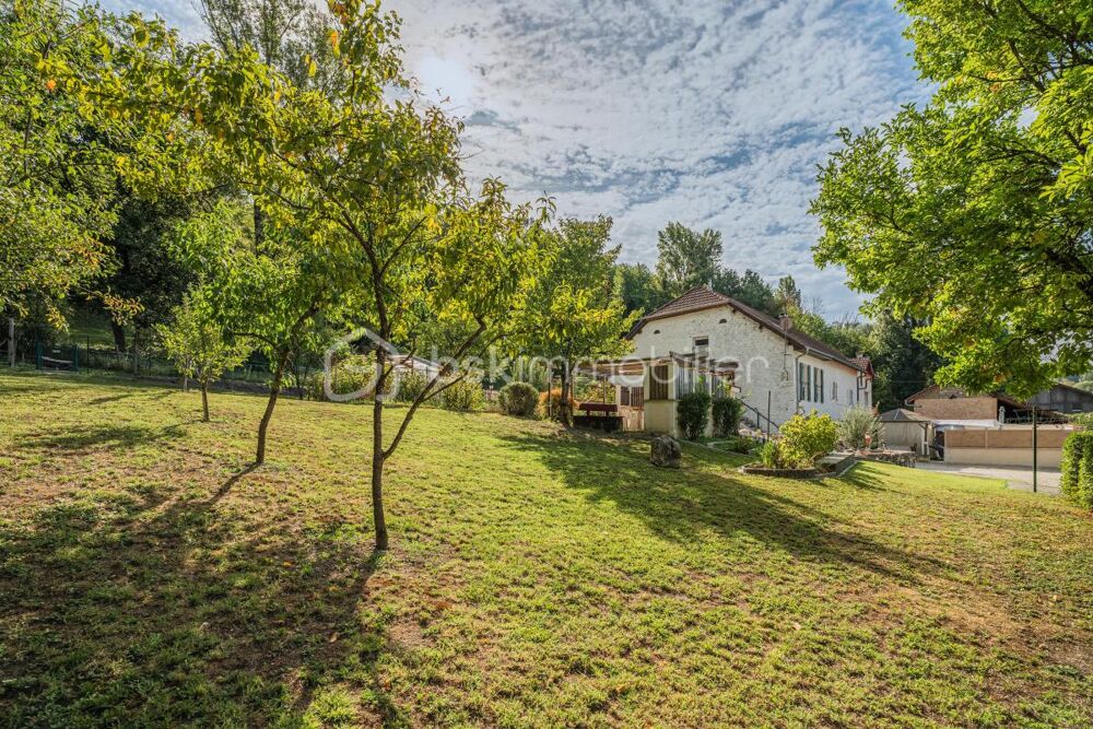 Maison 6 pièces  136 m²  Grand terrain de 2 792 m²  Seyssel (74)