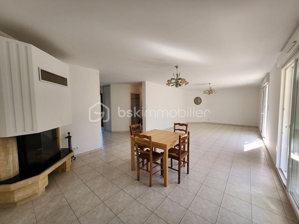 Maison de plain-pied de 7 pièces et garages à BRECH