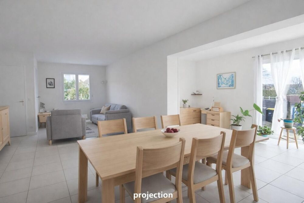 Vente Maison Maison 115 m² avec extérieur 400 m² et beau potentiel à Bressuire Quartier Saint-Porchaire Bressuire