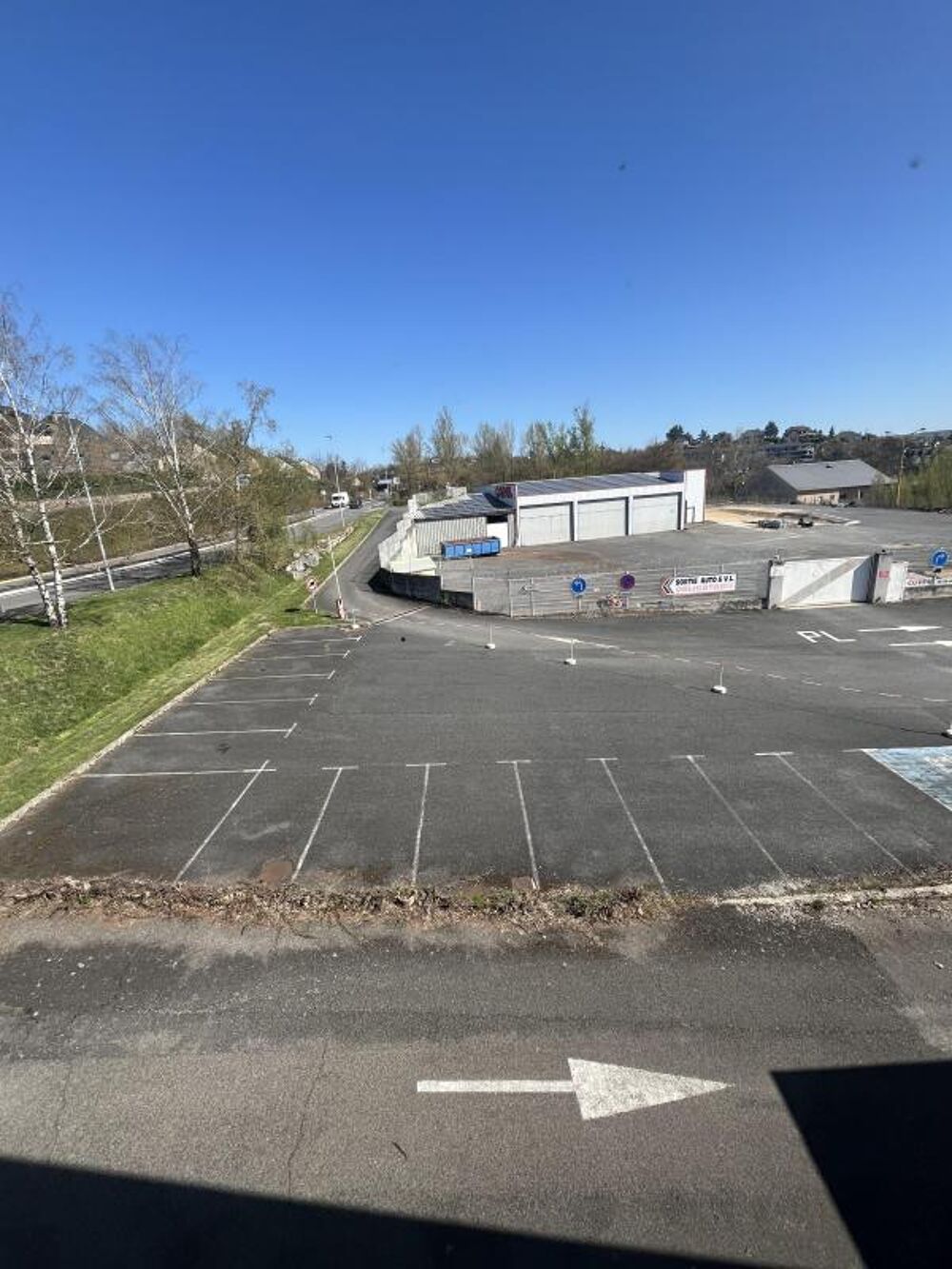   À LOUER – ensemble de dépôts accolés de 557 m² au total – Accès poids lourds – Rond-point de la Gineste, Rodez 