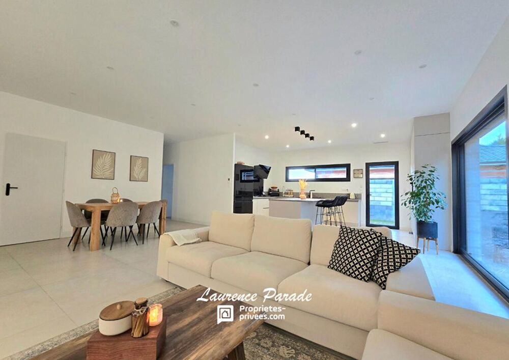 Maison moderne proche commodités avec jardin et terrasse