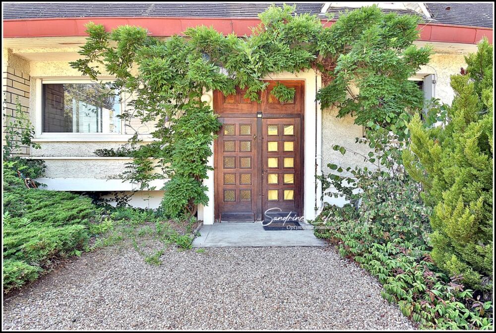 La Chaussée-d'Ivry  Maison familiale avec piscine, sous-sol total et terrain de 2 788 m²