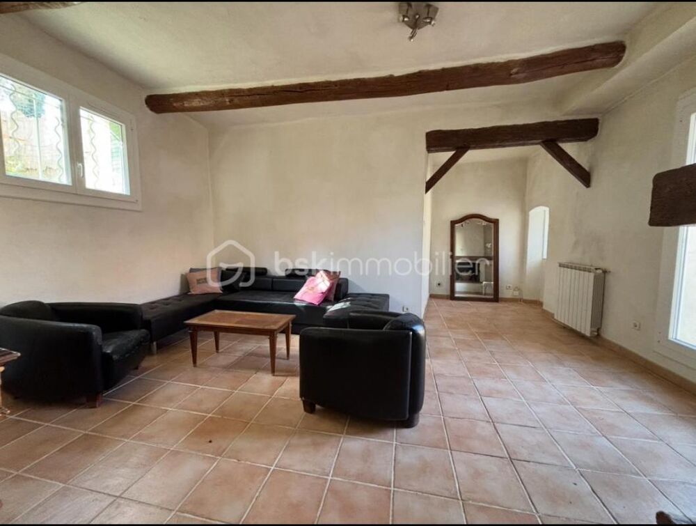 Maison Familiale avec Annexes à SIMIANE COLLONGUE