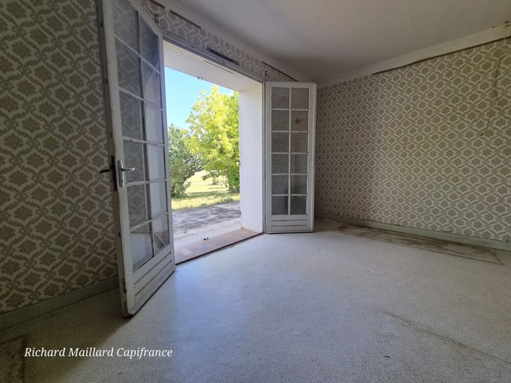 EXCLUSIVITÉ  Maison de caractère à fort potentiel à rénover  Cadre naturel exceptionnel sur 3 300 m² de terrain