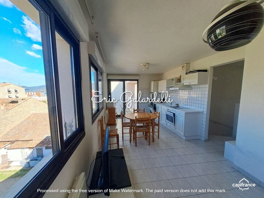 PORT DE PROPRIANO : Votre appartement 3 pièces en duplex lumineux et calme sur cour en plein centre ville, plage et port au pi