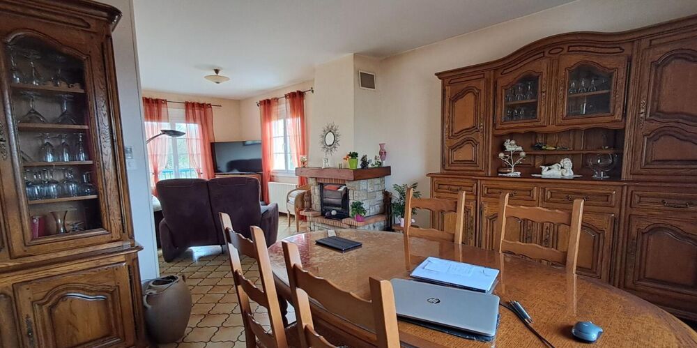 BELLE MAISON 4 chambres 2 SDE sur terrain 1100 m2 clôturé et plat
