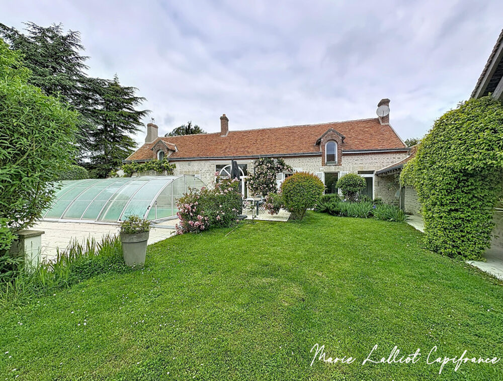 Propriété Pierres apparentes, 242m², 5 chambres, Dortoir enfant et mezzanine, Loiret, Piscine, Jacuzzi, Terrain de tennis, Garag