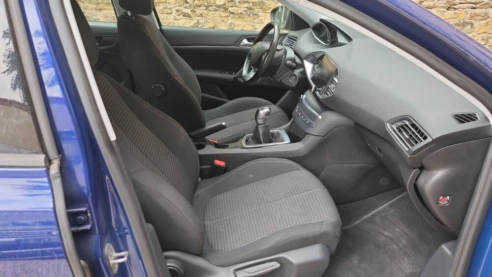 308 II 1.2 PureTech 110 Allure - Entretien constructeur 2018 occasion 69300 Caluire Et Cuire