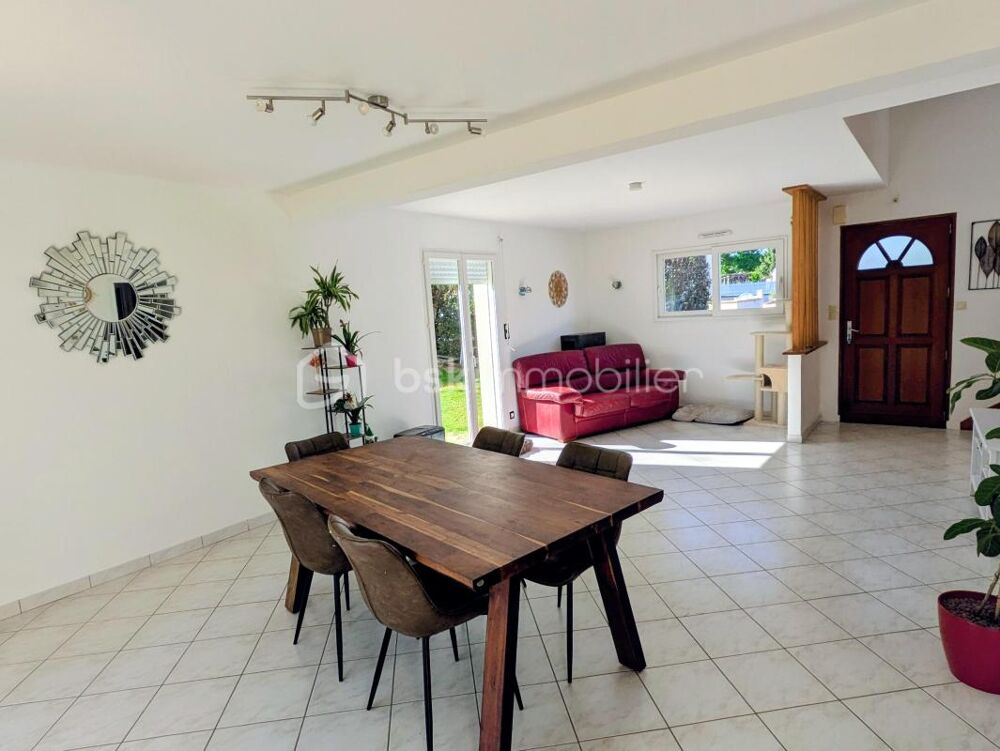 EN EXCLUSIVITÉ  Maison rare sur le marché  4 chambres  Saint-Germain-du-Pinel  Sans vis-à-vis