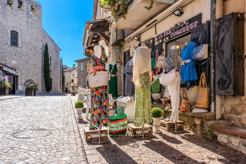 ? &Agrave; C&Eacute;DER � Boutique de pr&ecirc;t-&agrave;-porter "La F&eacute;e Coquette" au c�ur du village du Castellet (83) -  Emplacement n&deg;1 � Rue de l'&Eacute;glis 125000 83330 Le castellet