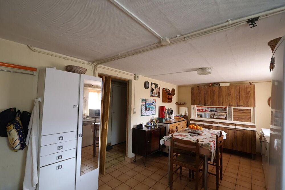 Maison sur sous-sol de 8 pièces, 4 chambres