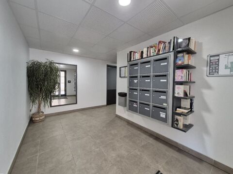   Appartement T2 13016 entre mer et collines avec garage ! Appartement - 2 pi�ce(s) - 35 m�