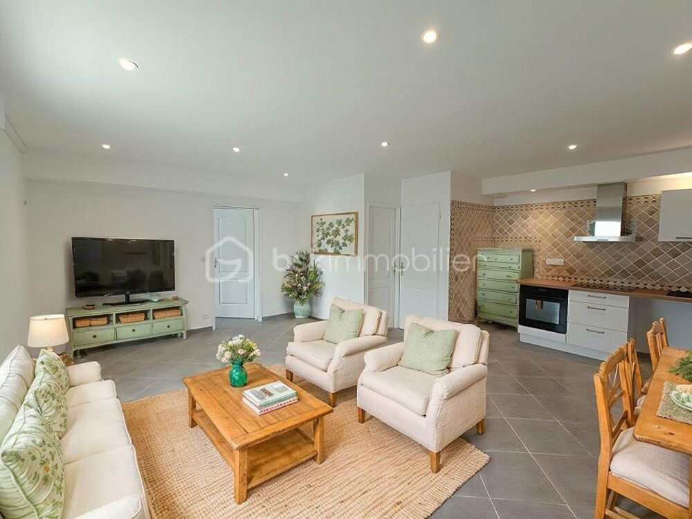 Plain-pied avec jardin  Appartement rénové avec extérieur et stationnements  Centre de Meschers