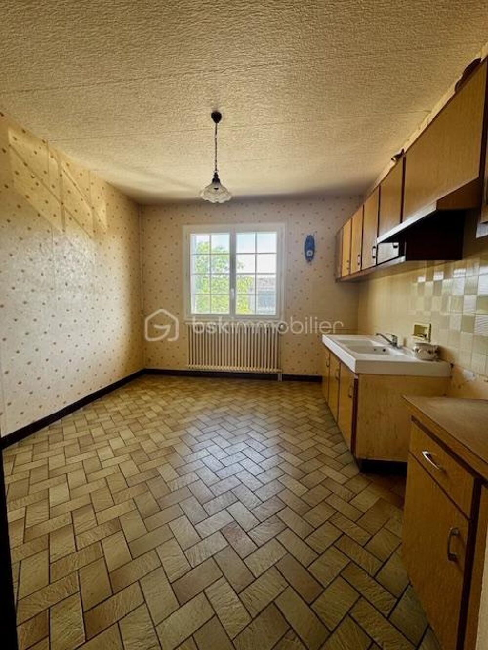 ? Maison familiale avec dépendances et fort potentiel 8KM de MANSLES