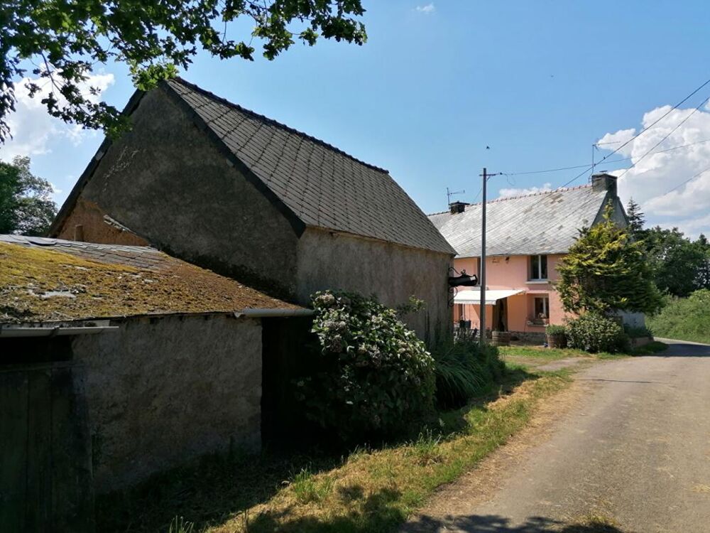 LOYAT Maison de caractère avec dépendances et fort potentiel