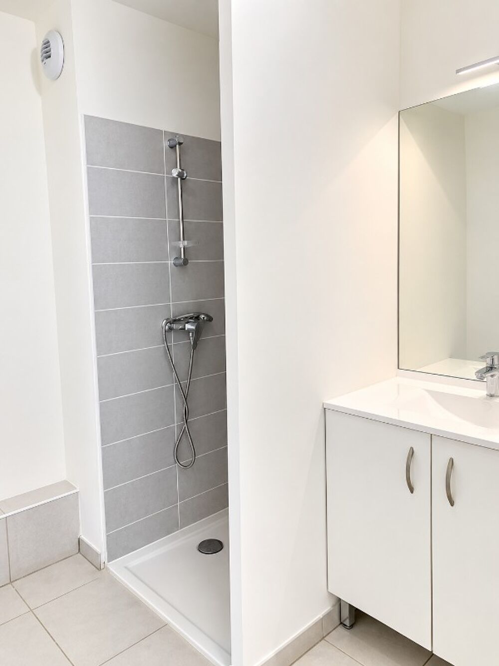Location Appartement T2 avec balcon et parking à MEZE Meze