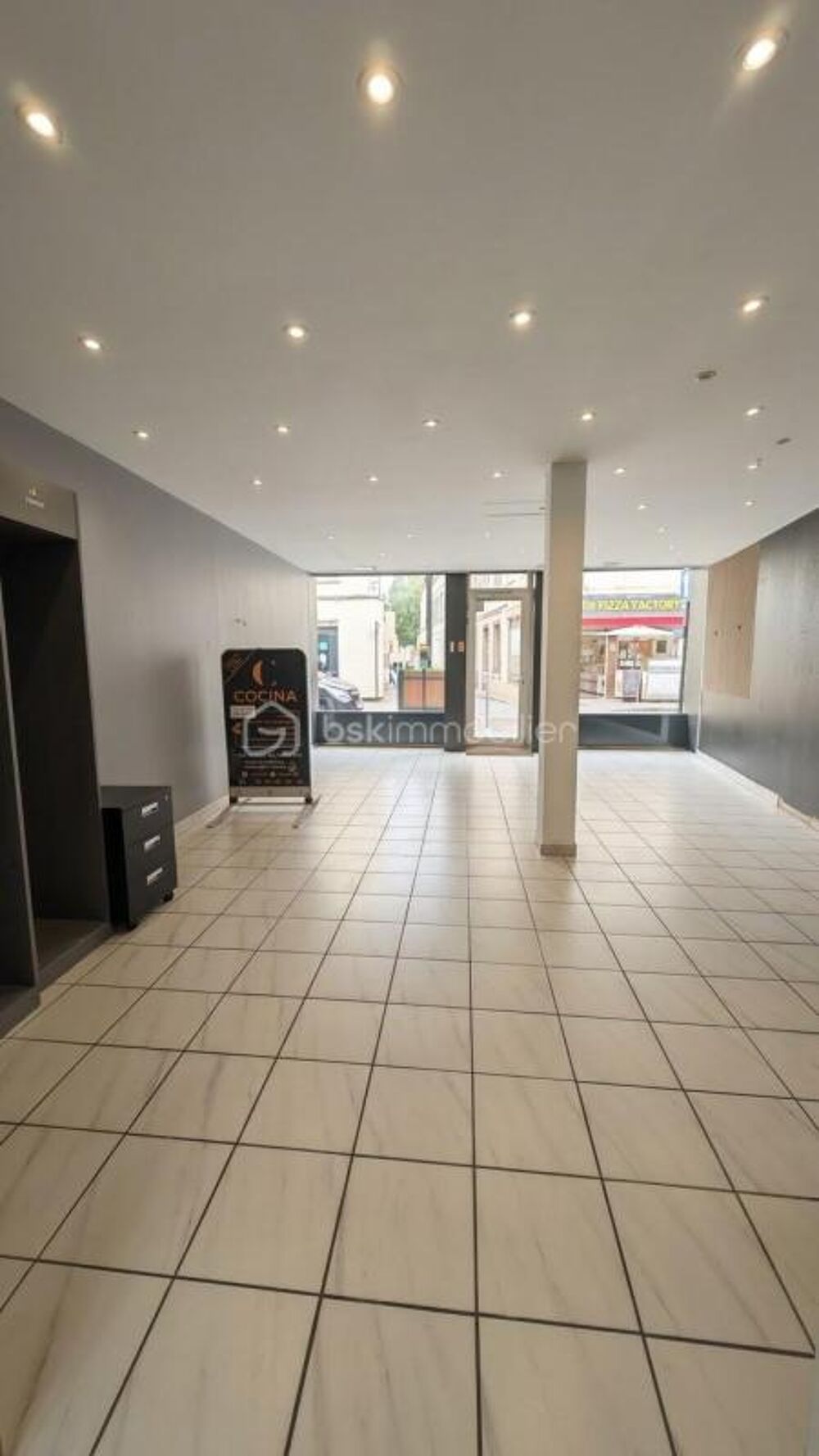 Vente Immeuble IMMEUBLE DE 182 M² EN CENTRE-VILLE DE SENS – LOCAL COMMERCIAL ET APPARTEMENT F3 LOUÉ Sens