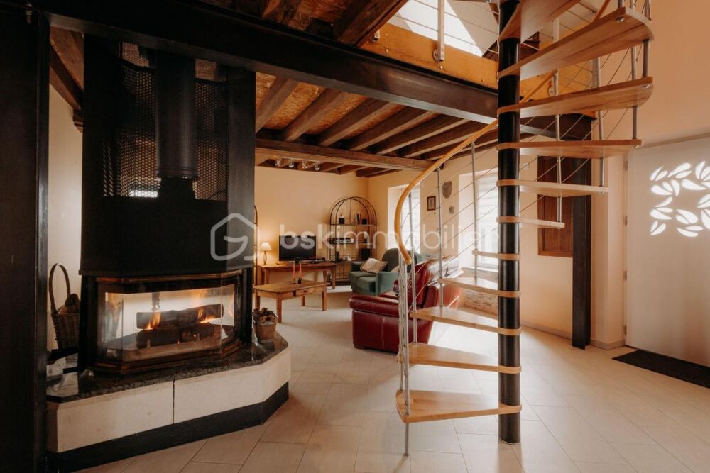 maison sur Saint Jean de Linières à proximité de la voix rapide