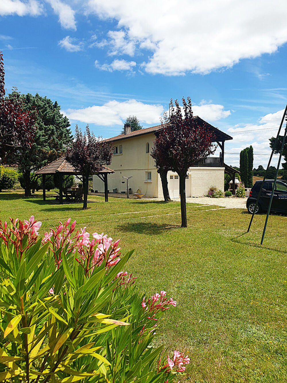 Maison 146 m² à vendre 6 pièces CHALAIS (16) 4/5 chambres, 2 garages 3 560 m² de terrain !!!