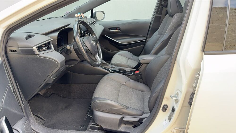 Corolla 1.8 VVT-i 122 Hybrid CVT Design Pack - Automatique Toit ouvr 2021 occasion 92000 Nanterre