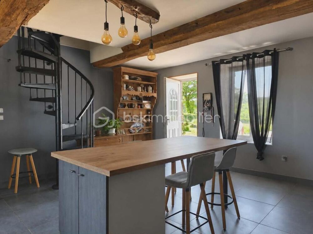 Longère en pierre 206 m2 avec dépendances - Saint-Patrice-Du-Désert