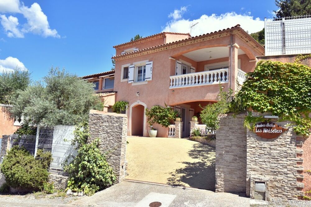 Alpes-de-Haute-Provence, Propriété dexception à Digne-les-Bains, 207 m², piscine, terrasses, 1 200 m² de terrain paysager, vue