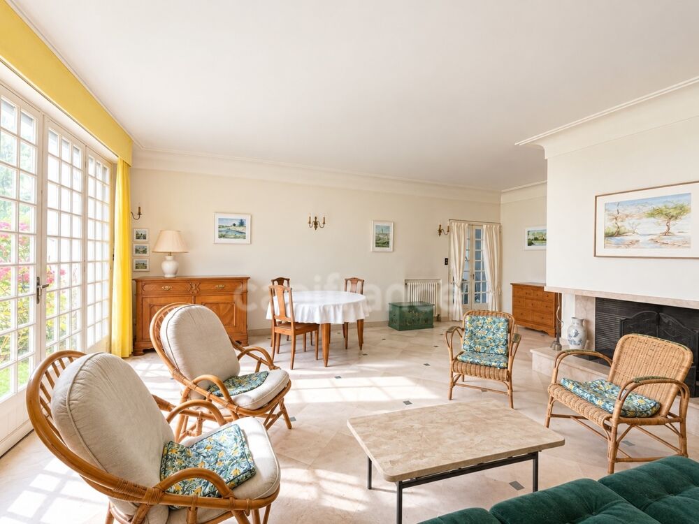 Vente Maison Rare aux Sables-D'olonne : Maison de caractère à rénover, jardin intimiste, garage et dépendances à fort potentiel Les sables d olonne