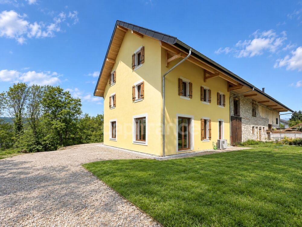 Maison mitoyenne triplex entièrement rénovée - CERCIER (74)