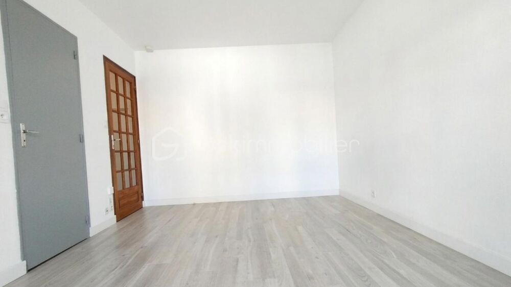 Vente Appartement Studio refait à neuf, avec cave et place de parking Rennes