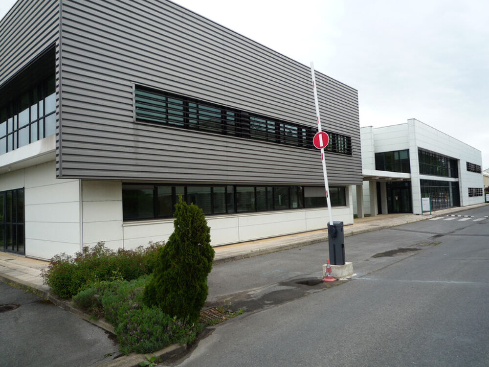   Dpt Aisne (02), Château-THierry, à vendre  immeuble de bureaux haut de gamme, construit en 2002 de 2412 m2, libre Chierry