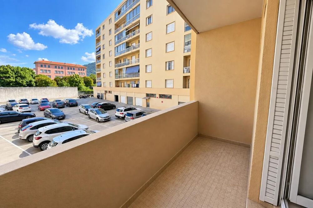 Bel appartement 4 pièces traversant de 82m2 avec à Nice Pasteur