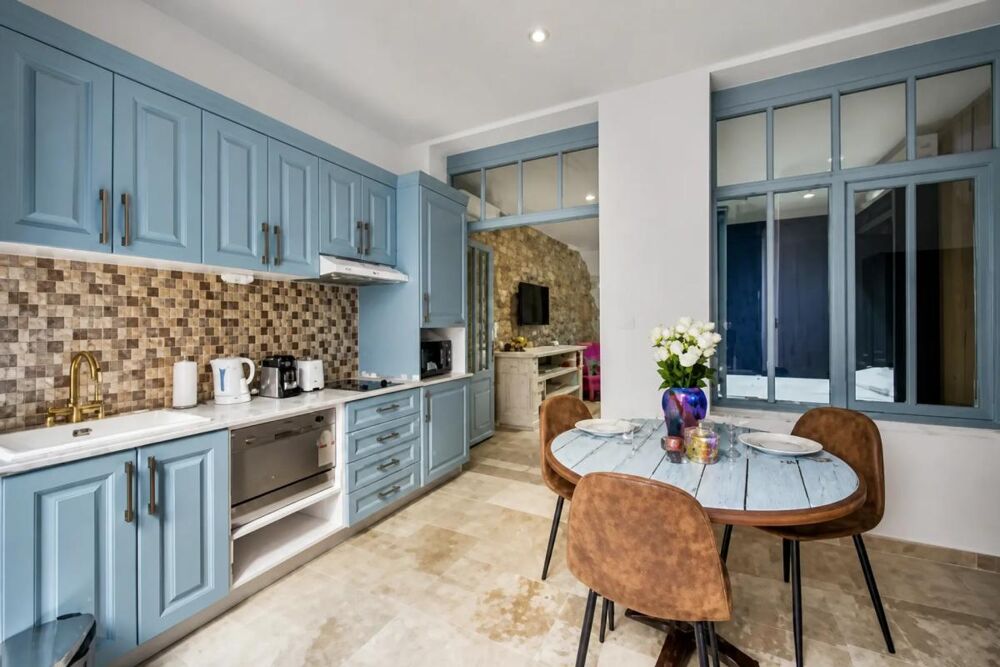 Vente Appartement Avignon intra-muros – Immeuble de rapport rénové, de 8 logements, vendu entièrement meublé Avignon