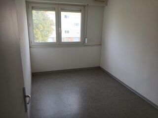  Appartement à louer 5 pièces 94 m²